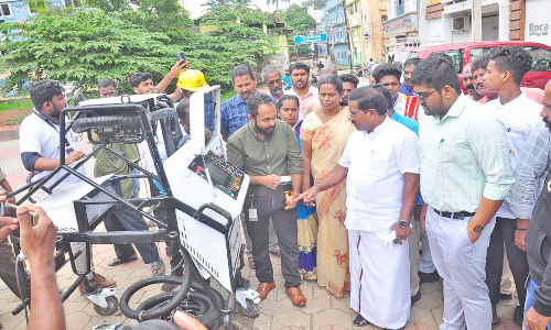 நாகர்கோவில் மாநகராட்சியில் பாதாள சாக்கடை குழாயில் எந்திரம் மூலம் சோதனை பணி