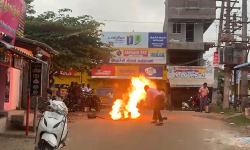 தீயணைப்பு வீரருக்கு பாராட்டு