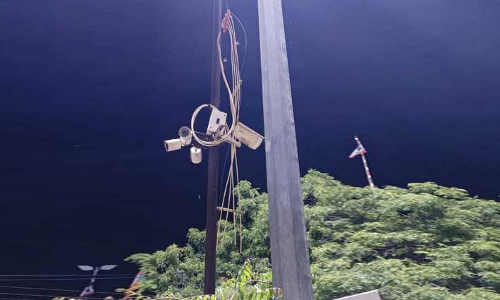 தட்டார்மடத்தில் செயல்படாமல் உள்ள கண்காணிப்பு காமிராவை சீரமைக்க வேண்டும் -பொதுமக்கள் கோரிக்கை