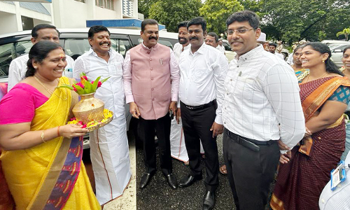 மத்திய இணை அமைச்சருக்கு உற்சாக வரவேற்பு