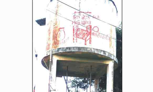 குடிநீர் மேல்நிலை நீர்த்தேக்க தொட்டியை சீரமைக்க பொதுமக்கள் கோரிக்கை