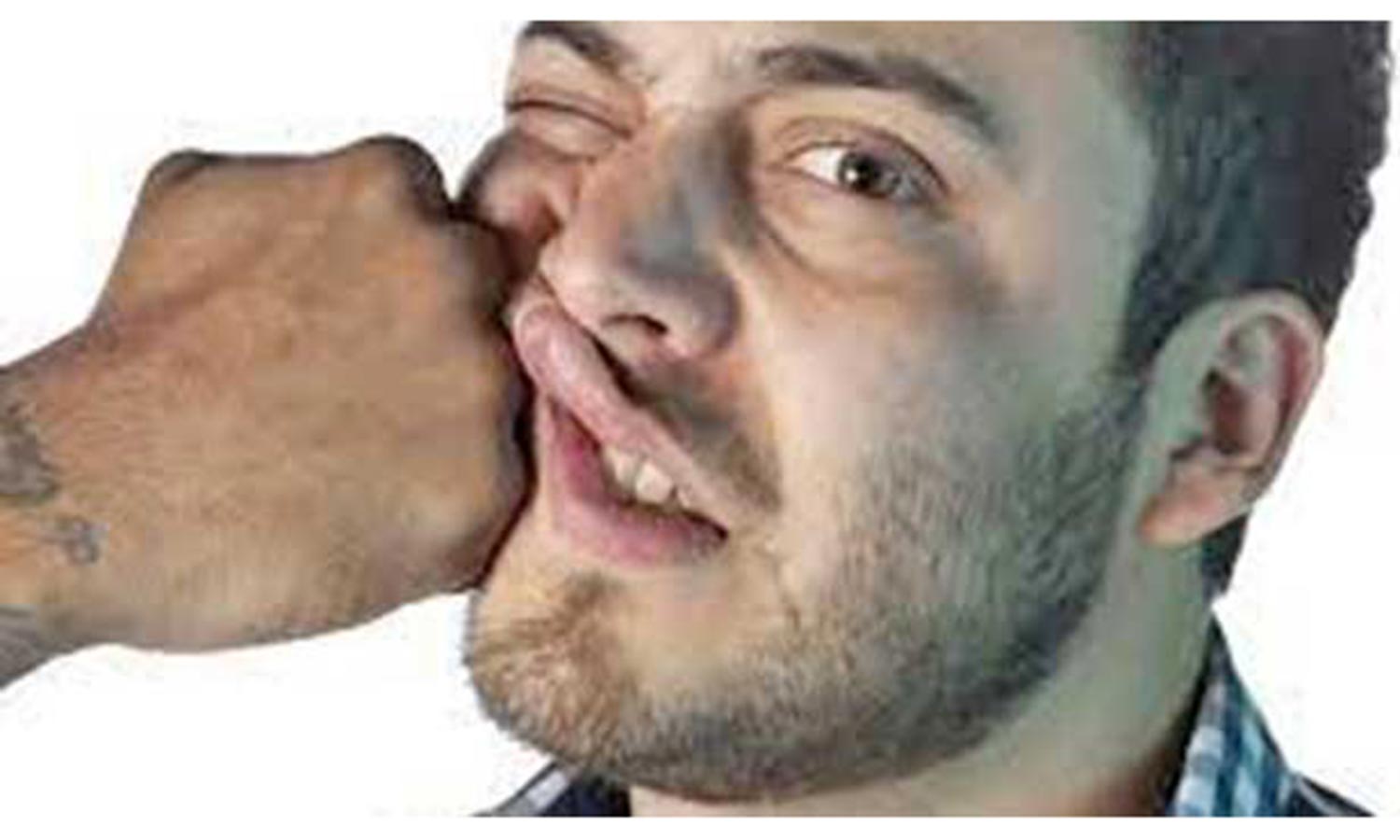 வாலிபர் மீது தாக்குதல்