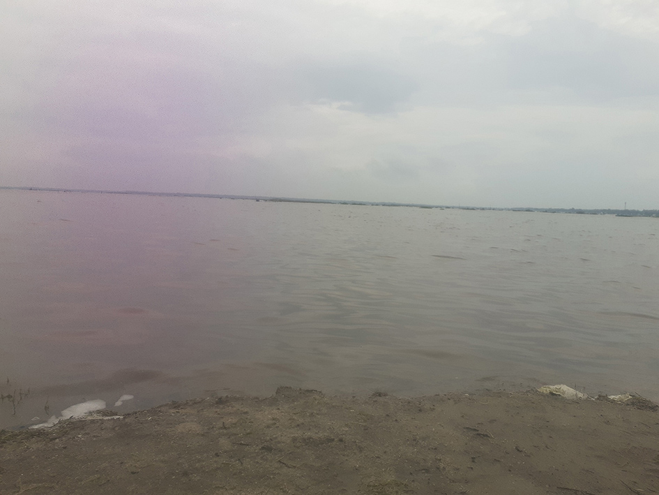 மரக்காணத்தில் கனமழை: உப்பு உற்பத்தி அடியோடு பாதிப்பு