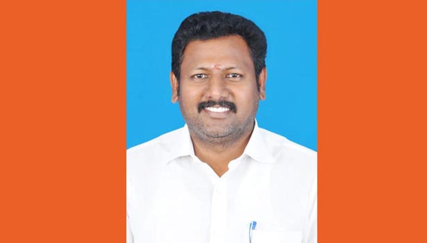 விமான நிலைய பெயர் பலகை அகற்றம்-புலிப்படை கட்சி நிர்வாகி புகார் விமான நிலைய பெயர் பலகை அகற்றம்-புலிப்படை கட்சி நிர்வாகி புகார்