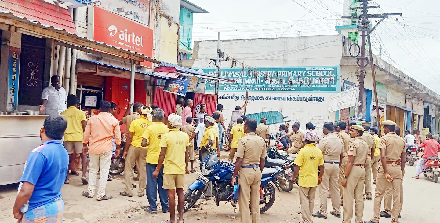 ஆக்கிரமிப்புகளை அகற்றிய அதிகாரிக்கு பாராட்டு