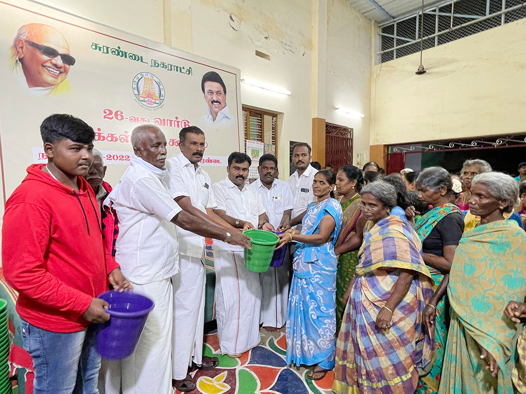 சுரண்டை நகராட்சியில் மக்கும் குப்பை, மக்காத குப்பை என பொதுமக்கள் பிரித்து வழங்க வேண்டும் - நகராட்சி தலைவர் வேண்டுகோள் சுரண்டை நகராட்சியில் மக்கும் குப்பை, மக்காத குப்பை என பொதுமக்கள் பிரித்து வழங்க வேண்டும் - நகராட்சி தலைவர் வேண்டுகோள்
