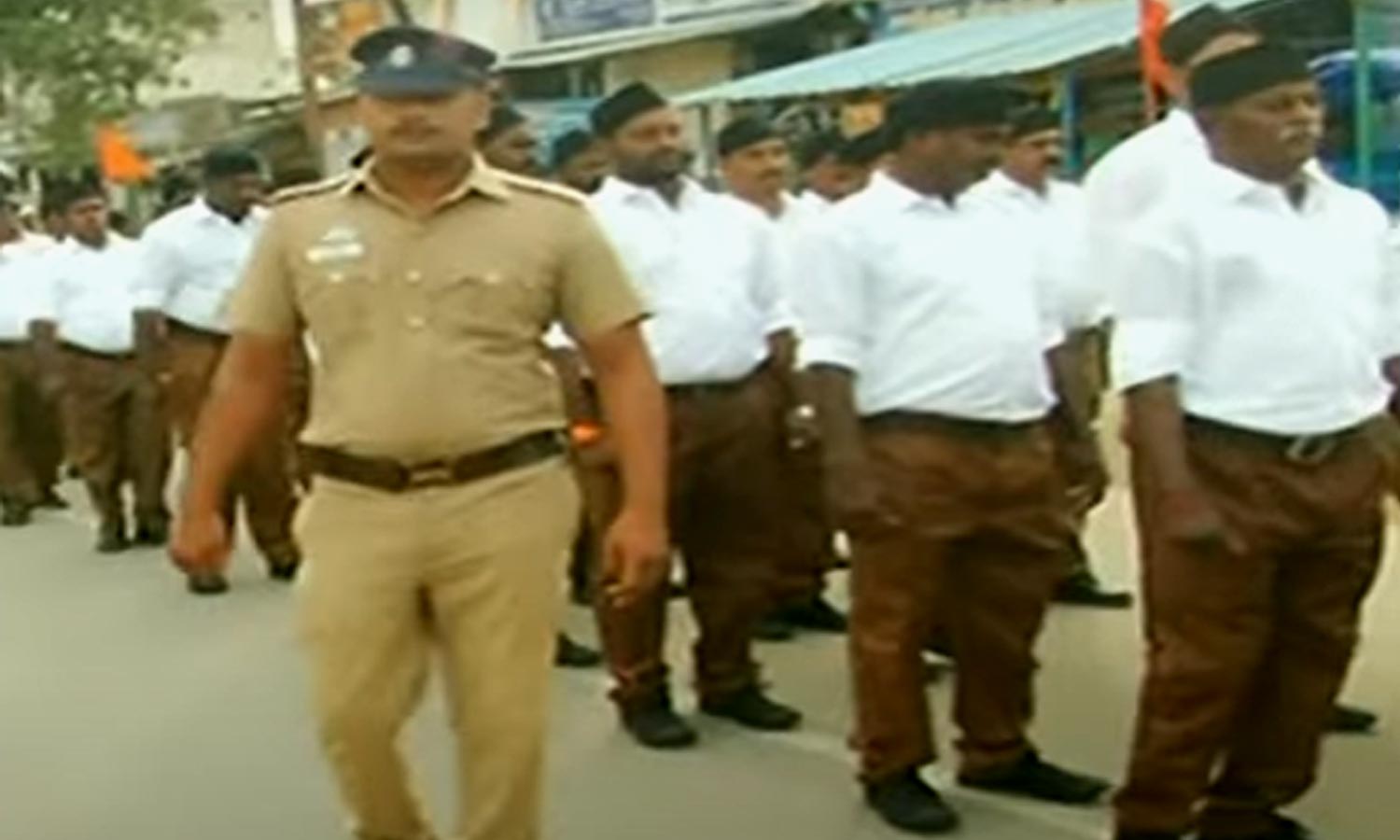 பலத்த போலீஸ் பாதுகாப்புடன் மூன்று மாவட்டங்களில் ஆர்.எஸ்.எஸ் அணிவகுப்பு பலத்த போலீஸ் பாதுகாப்புடன் மூன்று மாவட்டங்களில் ஆர்.எஸ்.எஸ் அணிவகுப்பு