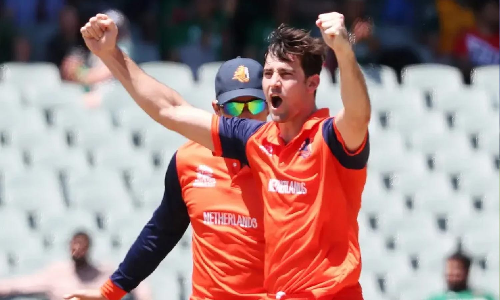 தென் ஆப்பிரிக்காவை வீழ்த்தியது நெதர்லாந்து- அரையிறுதிக்குள் நுழைந்தது இந்தியா