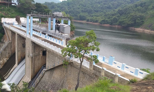 வடகாடு மலைப்பகுதியில்  தொடர் மழையால் நிரம்பி வரும் பரப்பலாறு அணை