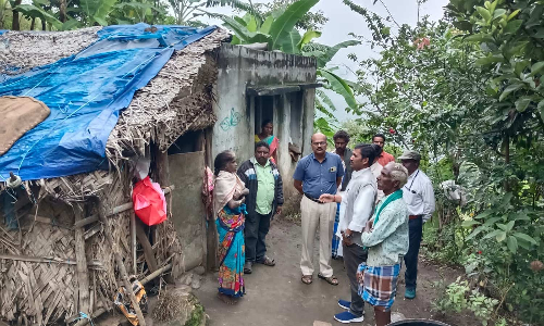 கொடைக்கானலில் மழையால் சேதமடைந்த வீடுகளில் அதிகாரிகள் ஆய்வு