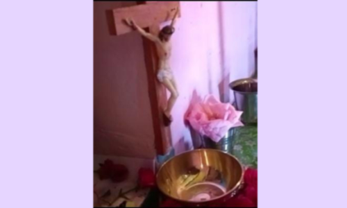 குன்னூரில் இயேசு உருவத்தில் இருந்து எண்ணெய் வடிந்ததாக பரபரப்பு