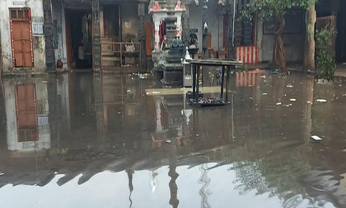 மரக்காணத்தில் விடிய விடிய கனமழை:  குடியிருப்பு, கோவிலில்  மழை நீர் புகுந்தது