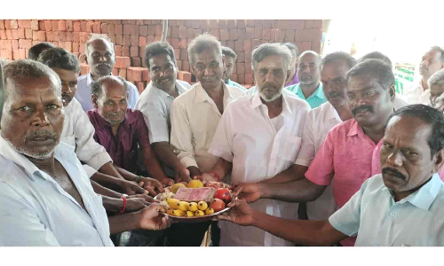 கோவில் திருப்பணிக்கு ரூ.3 லட்சம் நிதி-அமைச்சர் தேனீ.ஜெயக்குமார் வழங்கினார்