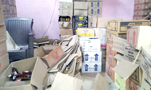 டாஸ்மாக் கடையில் மதுபாட்டில்கள் திருட்டு