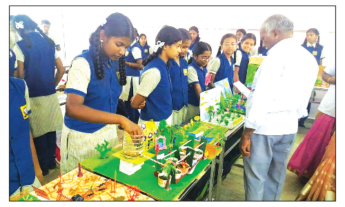 மோளையானூரில்   ஸ்ரீ வெற்றி விகாஸ் பதின்ம   மேல்நிலைபள்ளி அறிவியல் கண்காட்சி