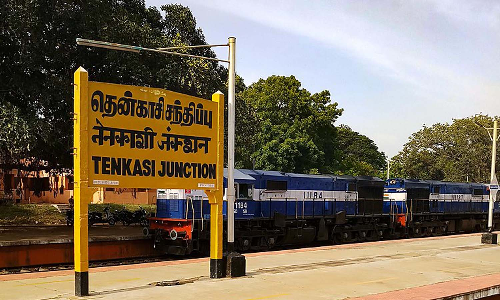 குருவாயூர்-புனலூர் எக்ஸ்பிரஸ் ரெயில் தென்காசி வழியாக மதுரை வரை நீட்டிக்கப்படுமா?  - ரெயில்வே வாரியம் ஒப்புதல் வழங்க கோரிக்கை