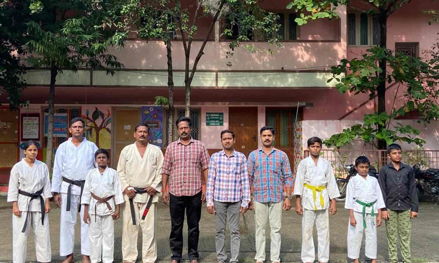 சிறப்பு கராத்தே பயிற்சி வகுப்புகள் சிறப்பு கராத்தே பயிற்சி வகுப்புகள்