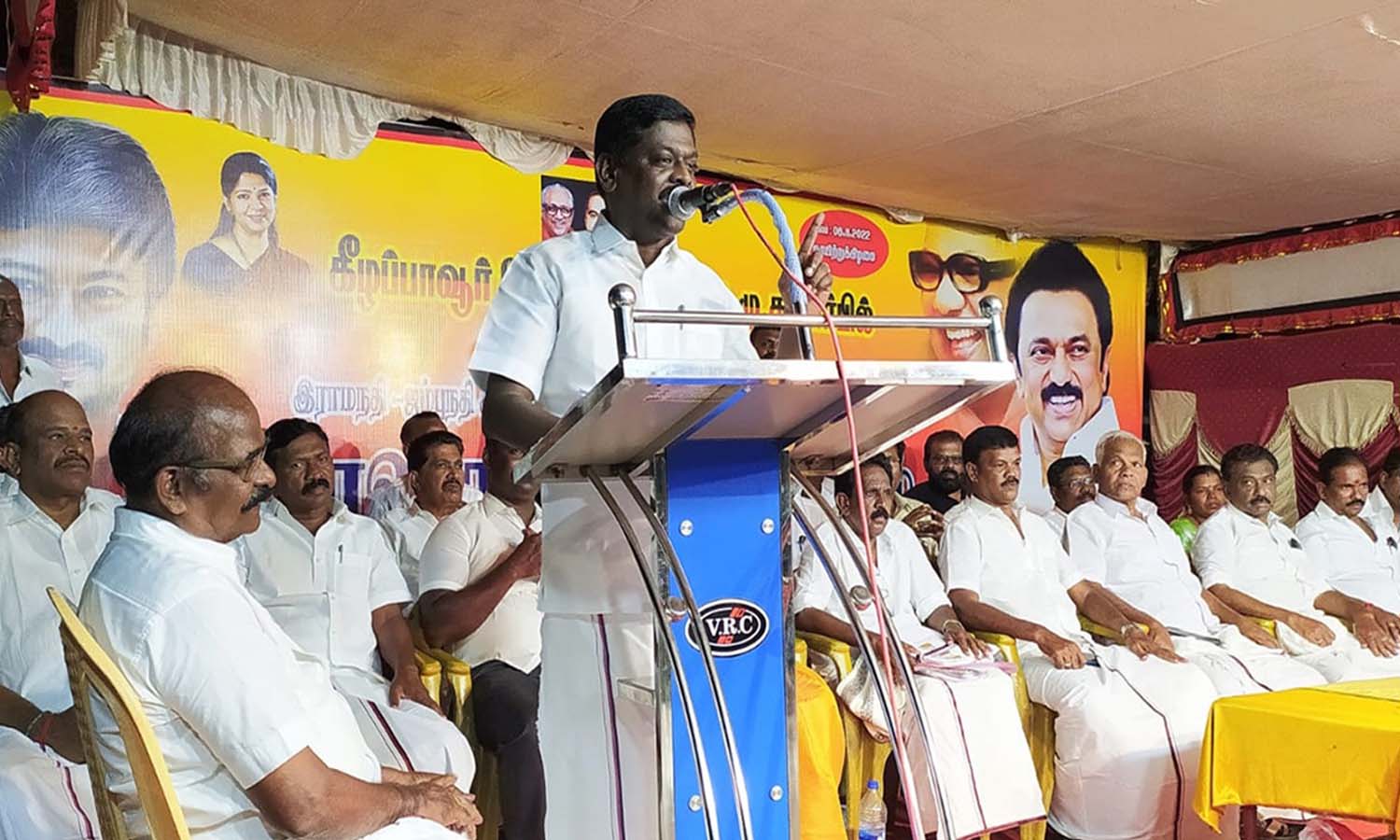 பாவூர்சத்திரத்தில் தி.மு.க. சார்பில்  ஜம்பு நதி-ராமநதி மேல்மட்ட கால்வாய் திட்ட விளக்க பொதுக்கூட்டம்- மாவட்ட செயலாளர் சிவபத்மநாதன் பேச்சு