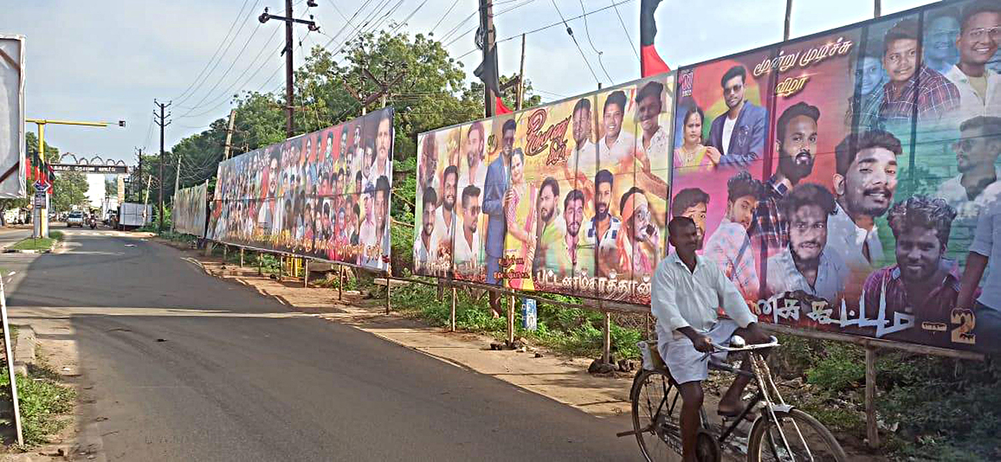 சாலையோரங்களில் அதிகரிக்கும் பிளக்ஸ் போர்டுகள்