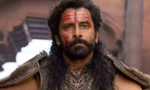 எல்லாம் அவளை மறக்கத்தான்! விக்ரம் வெளியிட்ட மழலை ஆதித்த கரிகாலன் வீடியோ