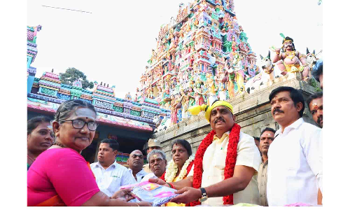 500 பெண்களுக்கு சேலை-அமைச்சர் நமச்சிவாயம் வழங்கினார்
