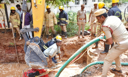 மதுரையில் பாதாள சாக்கடை பணி: மண்ணில் புதைந்து உயிரிழந்த தொழிலாளியின் உடலை தேடும்பணி தீவிரம்