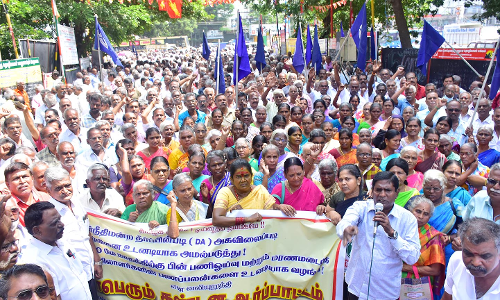 அகவிலைப்படியை வழங்க கோரி போக்குவரத்து தொழிலாளர்கள் ஆர்ப்பாட்டம்