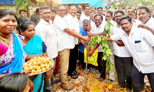 19-வது டிவிசனில்  அங்கன்வாடி மையம் கட்ட பூமி பூஜை  அருள் எம்.எல்.ஏ. தொடங்கி வைத்தார்