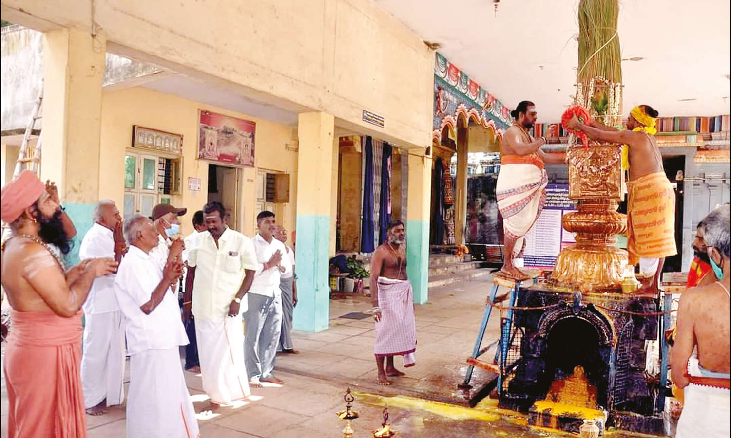 வதான்யேஸ்வரர் கோவிலில் ஐப்பசி கடைமுக தீர்த்தவாரி உற்சவம் கொடியேற்றத்துடன் தொடங்கியது வதான்யேஸ்வரர் கோவிலில் ஐப்பசி கடைமுக தீர்த்தவாரி உற்சவம் கொடியேற்றத்துடன் தொடங்கியது
