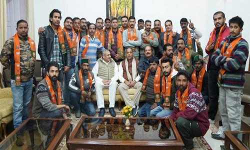 இமாசலில் காங்கிரஸ் தலைவர்கள் 26 பேர் திடீர் விலகல் - பா.ஜ.க.வில் ஐக்கியம்