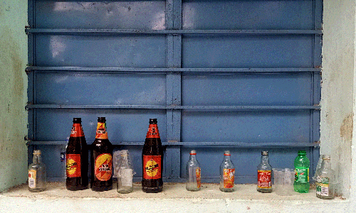 போடியில் குடிமகன்களின் கூடாரமான விளையாட்டு மைதானம்