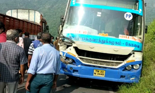 6-வது கொண்டை ஊசி வளைவில் அரசு பஸ்-லாரி மோதி விபத்து