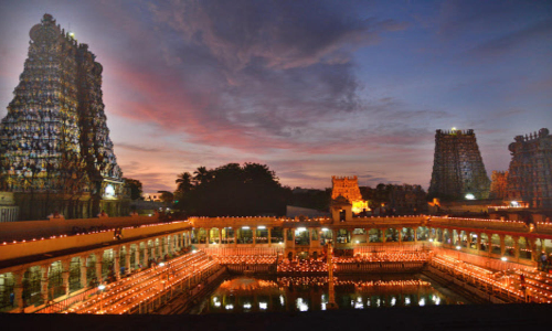 சந்திர கிரகணத்தையொட்டி மதுரை மீனாட்சி அம்மன் கோவில் நடை இன்று அடைப்பு