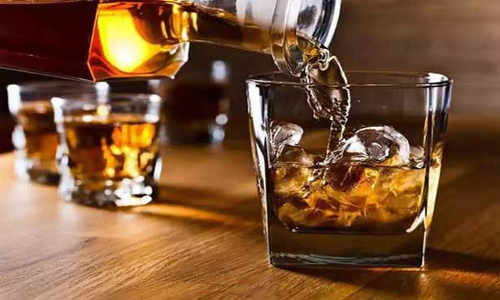 திருவட்டார் பஸ் நிலையத்தில் குடிபோதையில் 2 பேர் தகராறு
