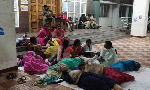 திருச்சபை கட்ட அனுமதி கோரி திருப்பூர் கலெக்டர் அலுவலகத்தில் விடிய, விடிய போராட்டம்