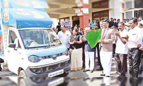 இலவச சட்ட உதவி விழிப்புணர்வு வாகனம் முதன்மை மாவட்ட நீதிபதி தொடங்கி வைத்தார்