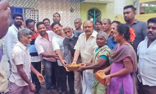 பாதாள வடிகால் வாய்க்கால் அமைக்கும் பணி -  கென்னடி எம்.எல்.ஏ. தொடங்கி வைத்தார்