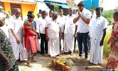 கழிவுநீர் கால்வாய் அமைக்க பூமி பூஜை
