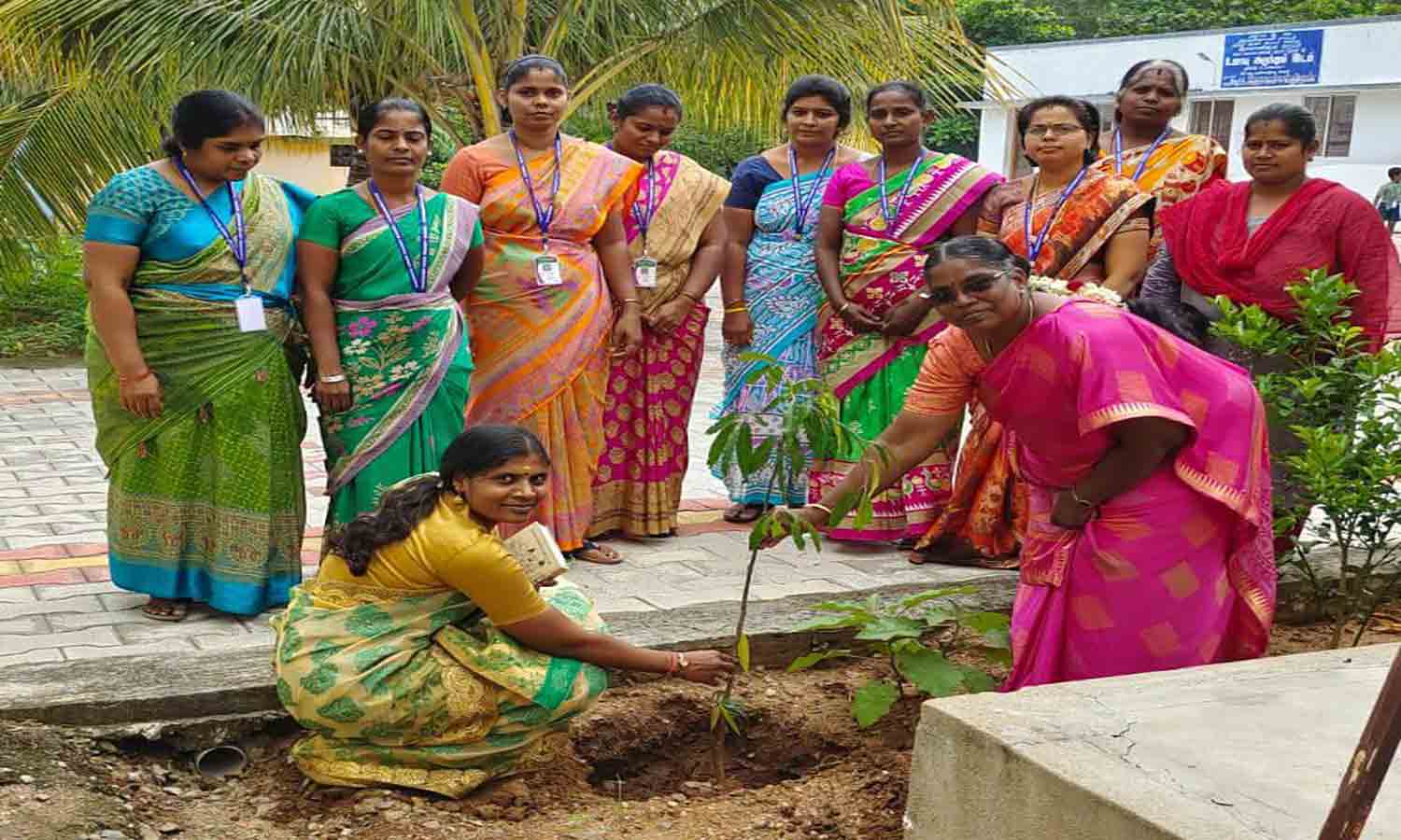 ராமசாணிக்குப்பம் பள்ளியில் கல்வி அதிகாரி ஆய்வு ராமசாணிக்குப்பம் பள்ளியில் கல்வி அதிகாரி ஆய்வு