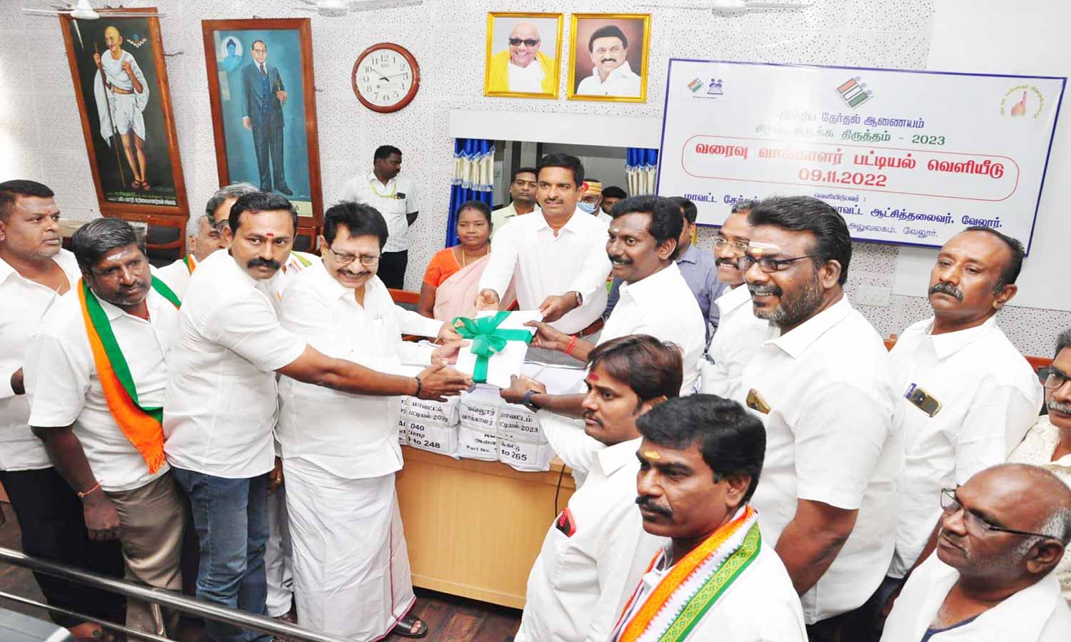 வேலூர் வரைவு வாக்களர் பட்டியல் வெளியீடு