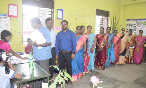 அரசு தொடக்க பள்ளியில் அறிவியல் கண்காட்சி