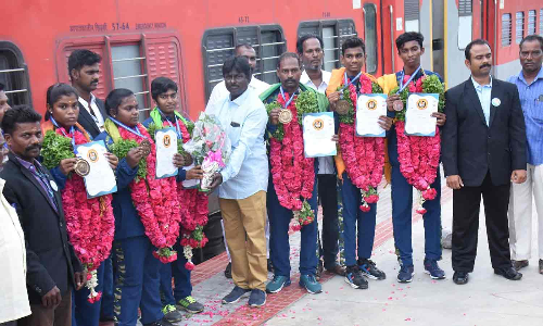 புதுவை வீரர்களுக்கு உற்சாக வரவேற்பு