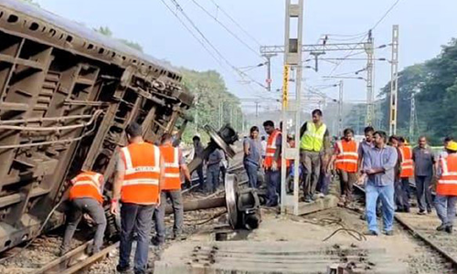 ஆந்திரா ராஜமுந்திரியில் சென்னையில் இருந்து சென்ற சரக்கு ரெயில் தடம் புரண்டது- 9 பயணிகள் ரெயில் ரத்து