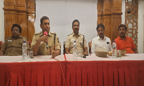 கன்னியாகுமரியில் சீசன் தொடங்குவதற்கு முன்பு அனைத்து லாட்ஜ்களிலும் கண்காணிப்பு கேமரா கட்டாயம் பொருத்தப்பட வேண்டும் - ஆலோசனை கூட்டத்தில் போலீஸ் சூப்பிரண்டு ஹரிகிரண் பிரசாத் உத்தரவு