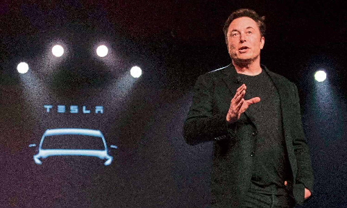 டெஸ்லா நிறுவனத்தின் ரூ.3.22 லட்சம் கோடி பங்குகளை விற்பனை செய்தார் எலான் மஸ்க்