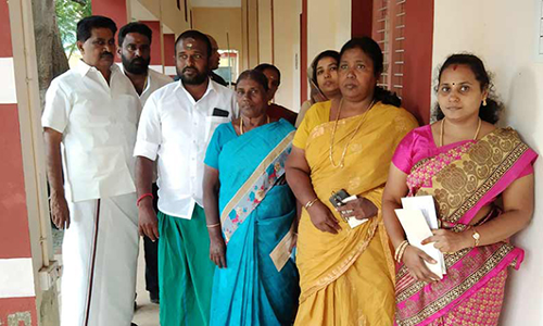 செங்கோட்டை நகராட்சி கூட்டத்தில் தி.மு.க., அ.தி.மு.க.  வெளிநடப்பு