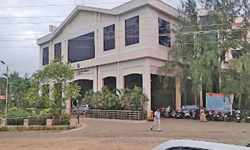 கல்லூர் ஆரம்ப சுகாதார நிலைய மருத்துவர்கள் மீது நடவடிக்கை எடுக்க வேண்டும் - கலெக்டர் அலுவலகத்தில் தொழிலாளி மனு