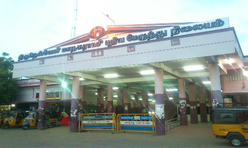 நெல்லை புதிய பஸ் நிலையத்தில்  அடிக்கடி மாயமாகும் உடன்குடி பஸ்கள்- பயணிகள் தவிப்பு