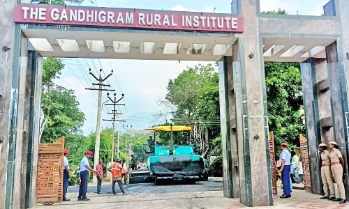 பட்டமளிப்பு விழாவிற்கு பிரதமர் மோடி வருகை- மத்திய போலீசார் கட்டுப்பாட்டில் வந்த காந்திகிராம பல்கலைக்கழகம்