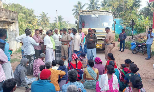 அரசு பஸ்சை சிறை பிடித்து பொதுமக்கள் போராட்டம்